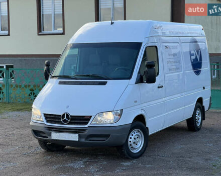 Белый Мерседес Sprinter, объемом двигателя 2.2 л и пробегом 311 тыс. км за 10300 $, фото 4 на Automoto.ua