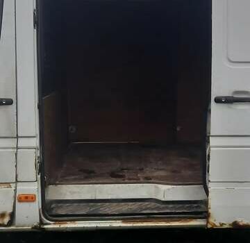 Білий Мерседес Sprinter, об'ємом двигуна 2.15 л та пробігом 282 тис. км за 5000 $, фото 9 на Automoto.ua