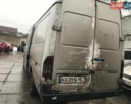 Белый Мерседес Sprinter, объемом двигателя 2.2 л и пробегом 315 тыс. км за 4570 $, фото 3 на Automoto.ua