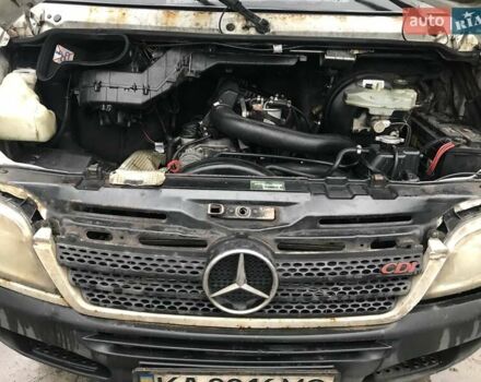 Белый Мерседес Sprinter, объемом двигателя 2.2 л и пробегом 315 тыс. км за 4570 $, фото 2 на Automoto.ua