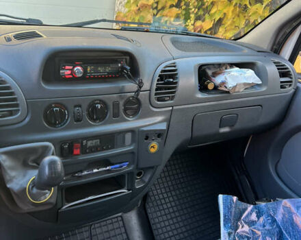 Белый Мерседес Sprinter, объемом двигателя 2.15 л и пробегом 647 тыс. км за 9000 $, фото 9 на Automoto.ua
