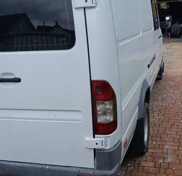 Белый Мерседес Sprinter, объемом двигателя 2.2 л и пробегом 400 тыс. км за 12500 $, фото 3 на Automoto.ua