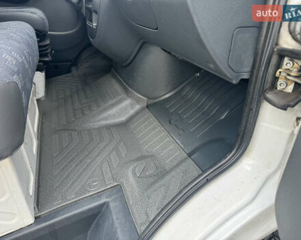 Белый Мерседес Sprinter, объемом двигателя 0 л и пробегом 350 тыс. км за 18000 $, фото 5 на Automoto.ua