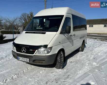 Белый Мерседес Sprinter, объемом двигателя 2.69 л и пробегом 313 тыс. км за 8500 $, фото 2 на Automoto.ua