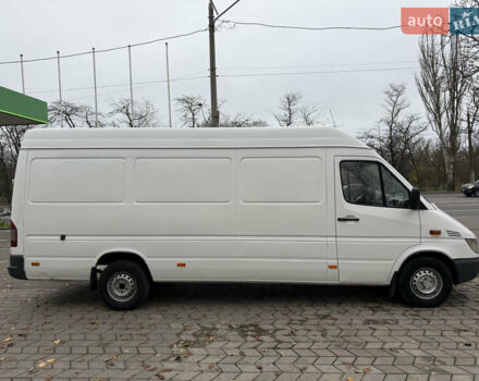 Белый Мерседес Sprinter, объемом двигателя 2.2 л и пробегом 321 тыс. км за 9999 $, фото 3 на Automoto.ua