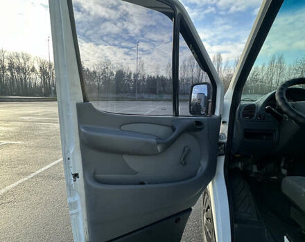 Белый Мерседес Sprinter, объемом двигателя 2.15 л и пробегом 400 тыс. км за 8000 $, фото 25 на Automoto.ua