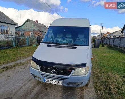 Білий Мерседес Sprinter, об'ємом двигуна 2.2 л та пробігом 660 тис. км за 5000 $, фото 1 на Automoto.ua