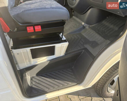 Білий Мерседес Sprinter, об'ємом двигуна 2.7 л та пробігом 198 тис. км за 18500 $, фото 34 на Automoto.ua