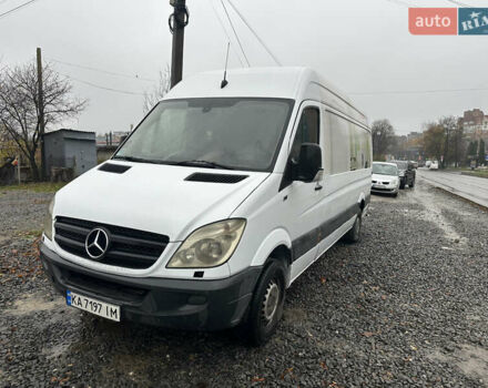 Белый Мерседес Sprinter, объемом двигателя 2.15 л и пробегом 555 тыс. км за 10000 $, фото 1 на Automoto.ua