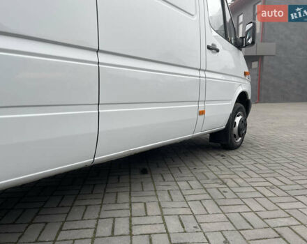 Белый Мерседес Sprinter, объемом двигателя 2.2 л и пробегом 327 тыс. км за 14800 $, фото 10 на Automoto.ua