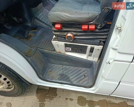 Белый Мерседес Sprinter, объемом двигателя 2.7 л и пробегом 623 тыс. км за 10700 $, фото 3 на Automoto.ua