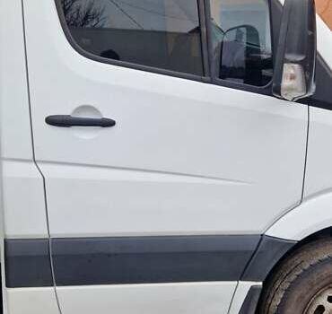 Белый Мерседес Sprinter, объемом двигателя 2.15 л и пробегом 340 тыс. км за 13500 $, фото 5 на Automoto.ua