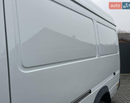 Белый Мерседес Sprinter, объемом двигателя 2.2 л и пробегом 327 тыс. км за 14800 $, фото 4 на Automoto.ua