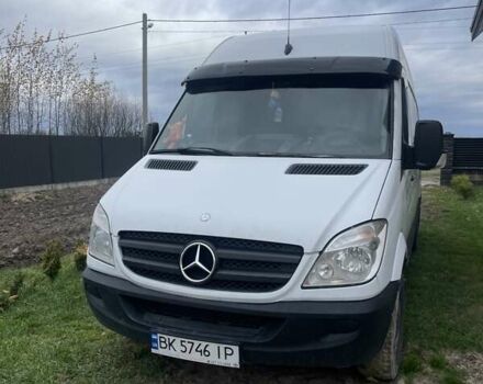 Белый Мерседес Sprinter, объемом двигателя 2.14 л и пробегом 470 тыс. км за 11800 $, фото 4 на Automoto.ua