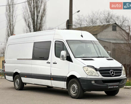 Белый Мерседес Sprinter, объемом двигателя 2.2 л и пробегом 215 тыс. км за 13700 $, фото 3 на Automoto.ua