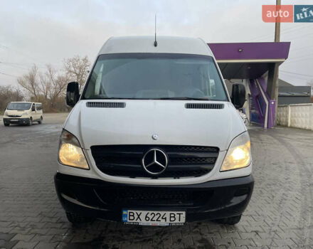 Белый Мерседес Sprinter, объемом двигателя 2.15 л и пробегом 582 тыс. км за 9300 $, фото 2 на Automoto.ua