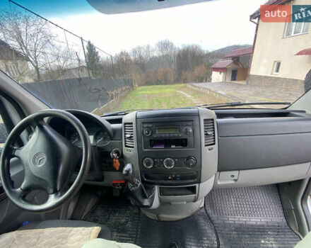 Белый Мерседес Sprinter, объемом двигателя 2.14 л и пробегом 380 тыс. км за 9900 $, фото 8 на Automoto.ua