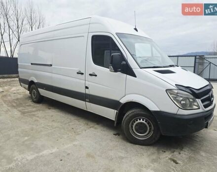 Белый Мерседес Sprinter, объемом двигателя 2.1 л и пробегом 330 тыс. км за 13900 $, фото 2 на Automoto.ua