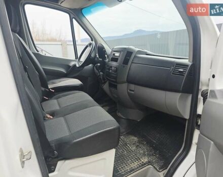 Белый Мерседес Sprinter, объемом двигателя 2.1 л и пробегом 330 тыс. км за 13900 $, фото 3 на Automoto.ua