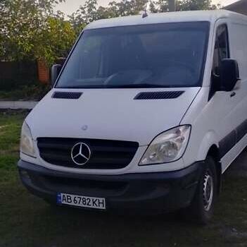 Белый Мерседес Sprinter, объемом двигателя 2.2 л и пробегом 303 тыс. км за 15300 $, фото 2 на Automoto.ua