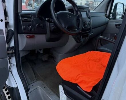 Белый Мерседес Sprinter, объемом двигателя 2.2 л и пробегом 340 тыс. км за 19900 $, фото 5 на Automoto.ua