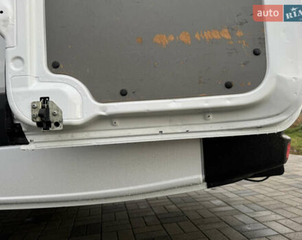 Белый Мерседес Sprinter, объемом двигателя 2.99 л и пробегом 518 тыс. км за 18999 $, фото 60 на Automoto.ua