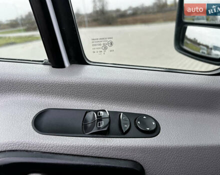 Белый Мерседес Sprinter, объемом двигателя 2.2 л и пробегом 272 тыс. км за 14800 $, фото 29 на Automoto.ua