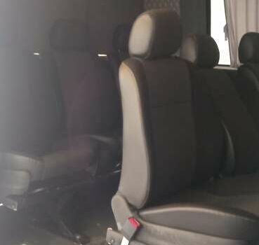 Белый Мерседес Sprinter, объемом двигателя 2.99 л и пробегом 350 тыс. км за 23000 $, фото 2 на Automoto.ua
