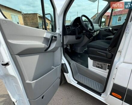 Белый Мерседес Sprinter, объемом двигателя 2.2 л и пробегом 338 тыс. км за 19999 $, фото 5 на Automoto.ua