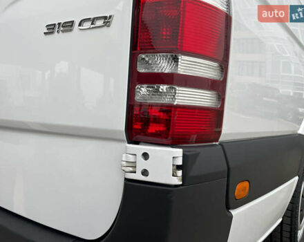 Белый Мерседес Sprinter, объемом двигателя 3 л и пробегом 300 тыс. км за 29500 $, фото 12 на Automoto.ua