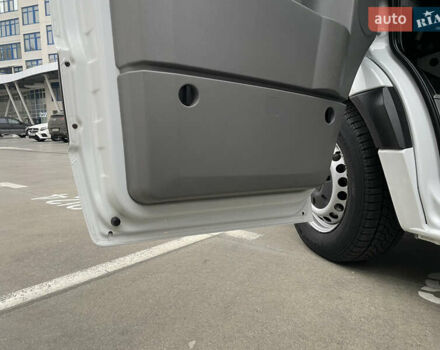 Белый Мерседес Sprinter, объемом двигателя 3 л и пробегом 300 тыс. км за 29500 $, фото 24 на Automoto.ua