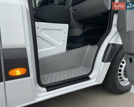 Белый Мерседес Sprinter, объемом двигателя 3 л и пробегом 300 тыс. км за 29500 $, фото 50 на Automoto.ua