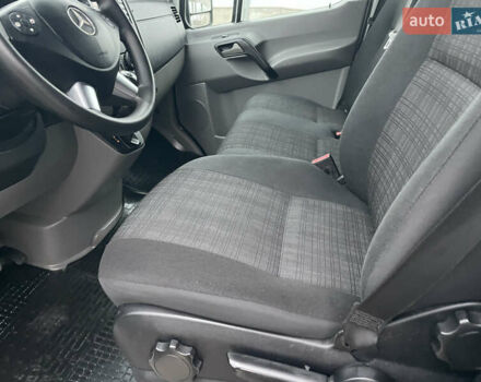 Белый Мерседес Sprinter, объемом двигателя 3 л и пробегом 300 тыс. км за 29500 $, фото 31 на Automoto.ua