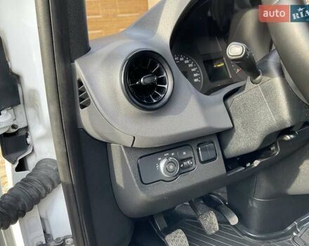 Белый Мерседес Sprinter, объемом двигателя 2.2 л и пробегом 169 тыс. км за 21499 $, фото 19 на Automoto.ua