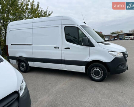 Белый Мерседес Sprinter, объемом двигателя 2.2 л и пробегом 237 тыс. км за 23500 $, фото 3 на Automoto.ua
