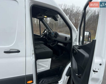 Белый Мерседес Sprinter, объемом двигателя 2.2 л и пробегом 250 тыс. км за 21555 $, фото 19 на Automoto.ua