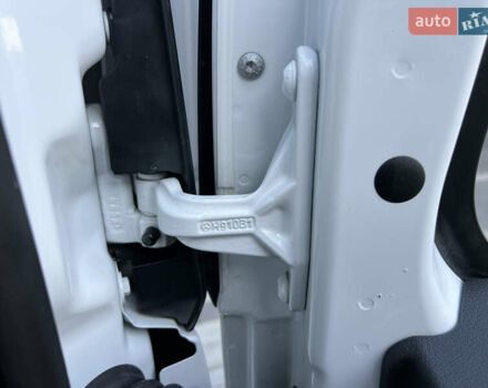 Белый Мерседес Sprinter, объемом двигателя 2.2 л и пробегом 203 тыс. км за 23800 $, фото 170 на Automoto.ua