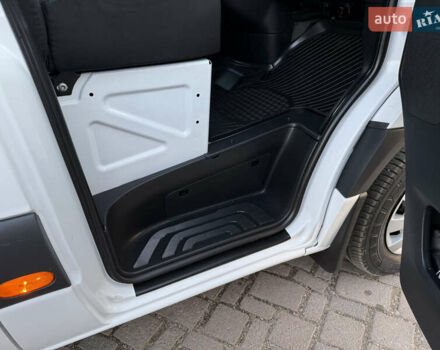 Білий Мерседес Sprinter, об'ємом двигуна 3 л та пробігом 260 тис. км за 34800 $, фото 62 на Automoto.ua