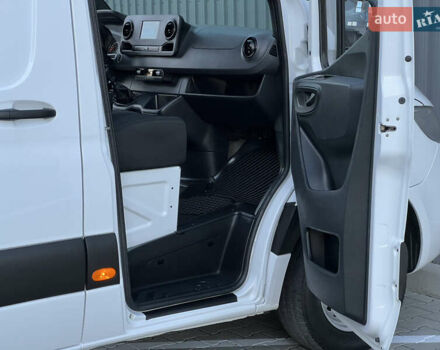 Белый Мерседес Sprinter, объемом двигателя 2.2 л и пробегом 203 тыс. км за 23800 $, фото 130 на Automoto.ua