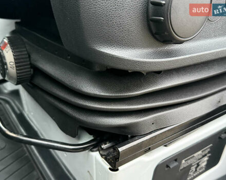 Белый Мерседес Sprinter, объемом двигателя 2.2 л и пробегом 268 тыс. км за 23800 $, фото 7 на Automoto.ua