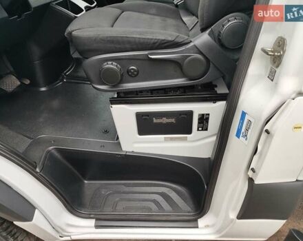 Белый Мерседес Sprinter, объемом двигателя 2.2 л и пробегом 246 тыс. км за 26499 $, фото 5 на Automoto.ua