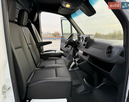 Белый Мерседес Sprinter, объемом двигателя 3 л и пробегом 6 тыс. км за 72000 $, фото 77 на Automoto.ua