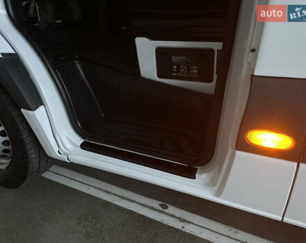 Белый Мерседес Sprinter, объемом двигателя 2 л и пробегом 250 тыс. км за 27900 $, фото 6 на Automoto.ua