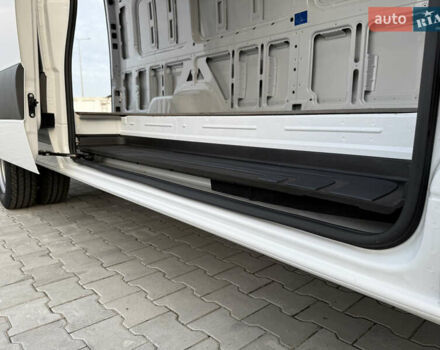 Белый Мерседес Sprinter, объемом двигателя 3 л и пробегом 6 тыс. км за 72000 $, фото 53 на Automoto.ua