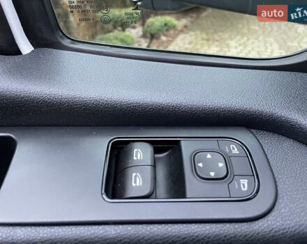 Белый Мерседес Sprinter, объемом двигателя 2.2 л и пробегом 179 тыс. км за 31000 $, фото 12 на Automoto.ua