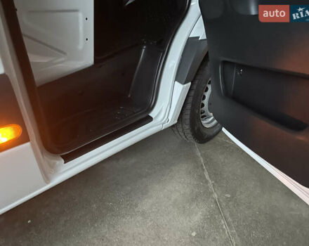 Белый Мерседес Sprinter, объемом двигателя 2 л и пробегом 250 тыс. км за 27900 $, фото 12 на Automoto.ua