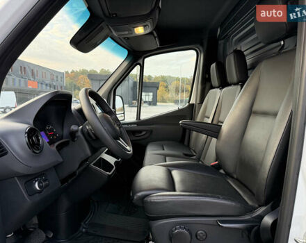 Белый Мерседес Sprinter, объемом двигателя 3 л и пробегом 6 тыс. км за 72000 $, фото 58 на Automoto.ua