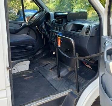 Белый Мерседес Sprinter, объемом двигателя 2.2 л и пробегом 100 тыс. км за 7000 $, фото 3 на Automoto.ua