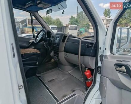 Белый Мерседес Sprinter, объемом двигателя 2.1 л и пробегом 300 тыс. км за 19900 $, фото 4 на Automoto.ua