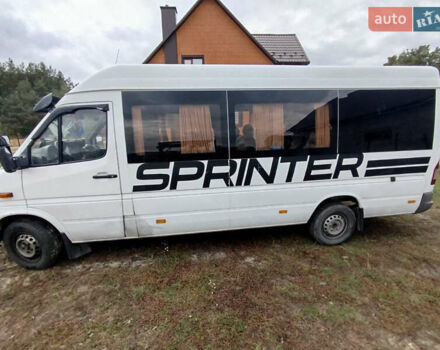 Белый Мерседес Sprinter, объемом двигателя 2.15 л и пробегом 109 тыс. км за 9400 $, фото 3 на Automoto.ua